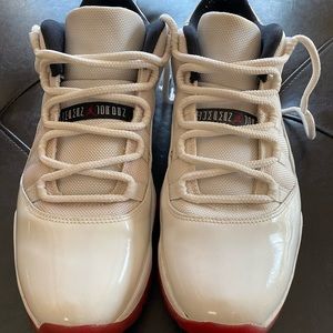 Jordan 11 Low - White/Red Mens size 11